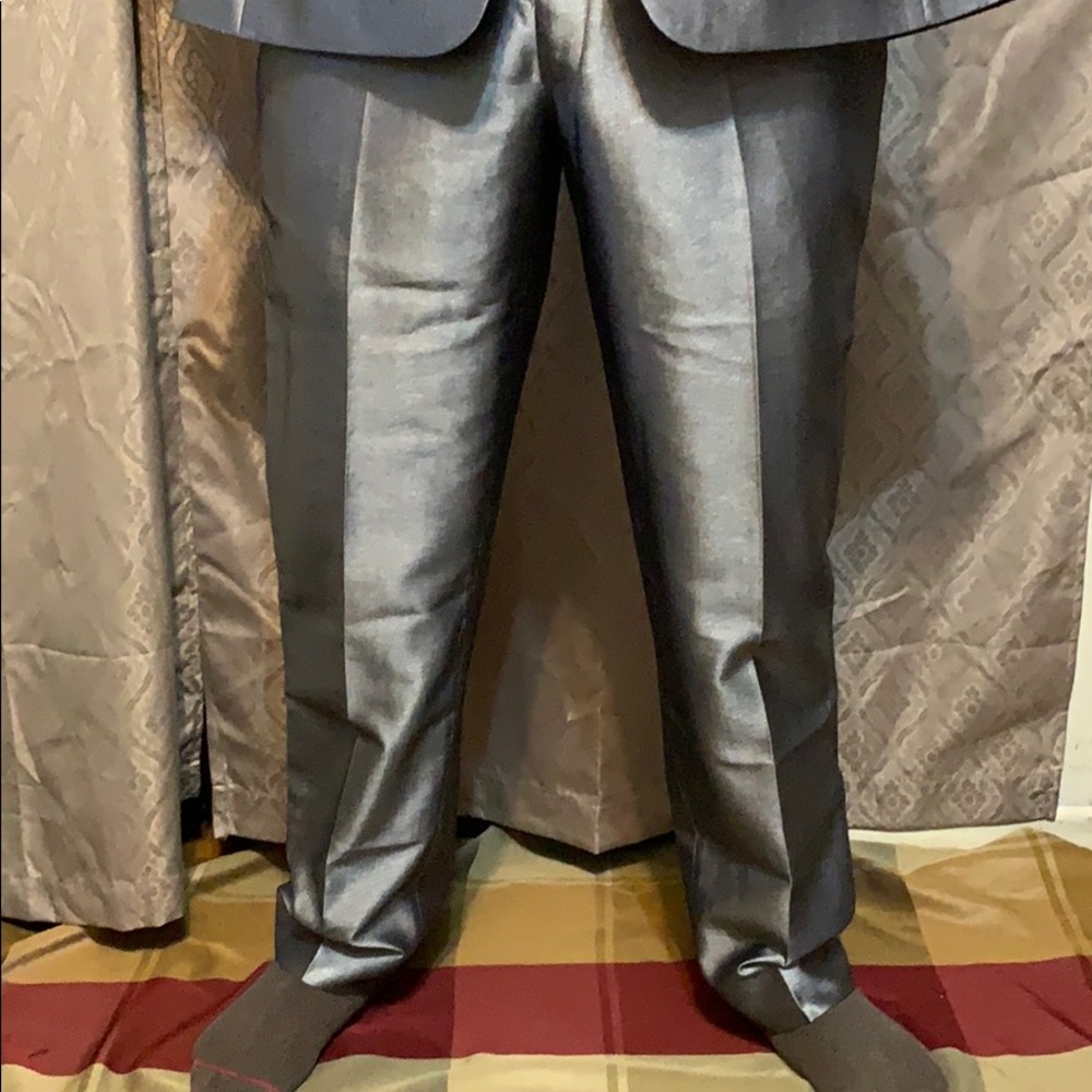 Vanquish suit size 36 pants & top is around a lg